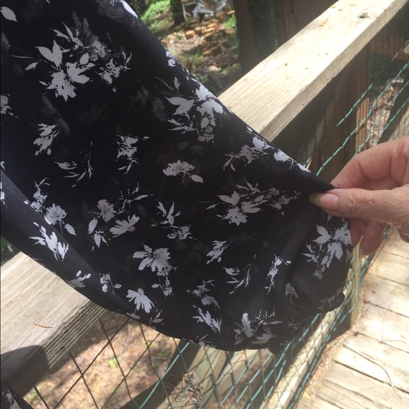 Torrid black and white floral cold shoulder blouse high neck line - Picture 6 of 10